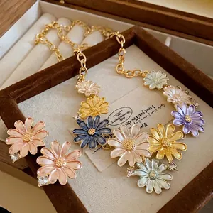 Pastoral Alloy Enamel Daisy Flower Rhinestone Pendant Necklace Colorful Floral Clavicle Chain Sweet Jewelry For Women Party Gift