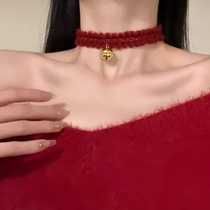 Collier Choker en Tricot Rouge Foncé Vintage Avec Pendentif Cloche en Métal Doré Tour de Cou en Tissu Réglable Pour Femmes Filles Festival Fête Bijoux