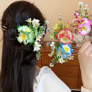 Épingles à cheveux élégantes en fleurs de tissu colorées pour une coiffure de femme
