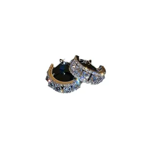 Elegantes pendientes de aro en forma de C de plata 925 con pedrería para mujer