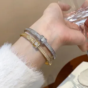 Jonc Ovale en Cuivre Avec Zirconia Incrusté pour Femmes Or Argent Électroplaqué Élégant Mode Pendulaire Bijoux Cadeau