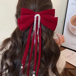Eleganter roter Samtbogen-Haarclip mit Strassquasten für Damen in festlichem Stil
