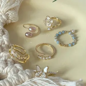 Dolce Anello Aperto in Lega con Fiore e Perla Artificiale per Donna Elegante Strass Geometrico Regolabile Gioielli da Dito Regalo