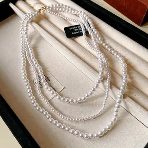 Elegante collana di perle finte a più strati in una lussuosa confezione regalo gioielli
