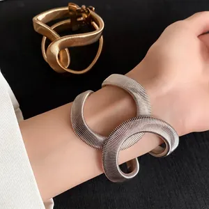 Brazalete Elástico Forma de Serpiente Apertura Cruzada Estilo Europeo Americano Mujer Diseño de Nicho Joyería de Aleación de Lujo