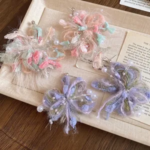 Pendientes de Botón de Flor de Lana Tejidos a Mano Con Perla Artificial Y Poste de Plata de Ley 925 Joyería de Nicho para Mujer