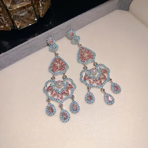 Boucles d'oreilles rétro élégantes avec motifs floraux bleus et pierres roses en goutte (88)