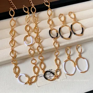 Vintage Palace Style Oval Hollow Drip Oil Necklace Earrings Jewelry Set For Women Alloy 925 Sterling Silver Earring Post Gold Black White拼接 Jewelry