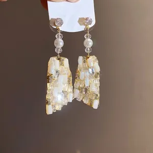 Orecchini a pendente stile palazzo vintage con aghi in argento e strass scintillanti