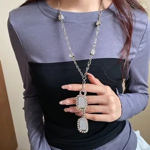 Silver Eyeglass Frame Pendant Necklace With Square Rhinestone Embellishments Fashion Geometric Clavicle Chain Women Jewelry