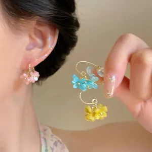 18K Vergoldete Harz Blumen Cluster Tropfenohrringe Mit Künstlicher Perle Für Damen Süß Frischer Stil Schmuck