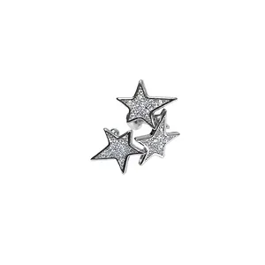 Elegante ear cuff a tre stelle in argento con pavé di zirconi scintillanti per donna