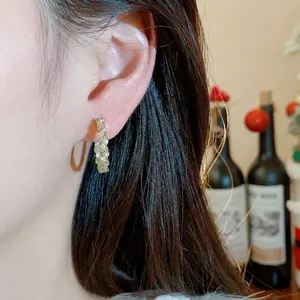 Elegante 14k vergoldete Creolen mit Zirkonia im minimalistischen koreanischen Schmuckdesign