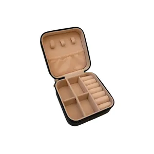 Joyero compacto de cuero con múltiples compartimentos y rollos para anillos mini