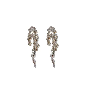 Orecchini a nappa a forma di foglia in argento con zirconi scintillanti