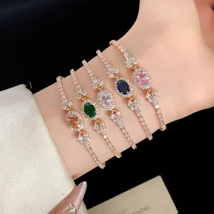 Elegante vergoldete Armbänder mit ovalen Zirkonia-Edelsteinen in fünf lebhaften Farben.