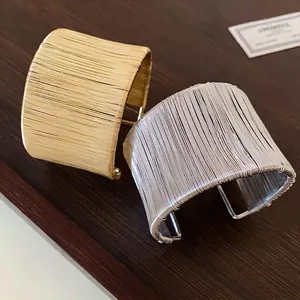 Brazalete Abierto Envolvente de Lujo Minimalista Aleación Pulsera de Bobina de Metal para Mujer Estilo Frío Moda Joyería
