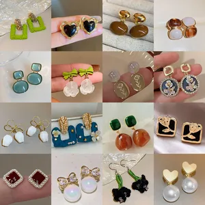 French Vintage Alloy Floral Bowknot Stud Earrings For Women Elegant Silver Earring Post Artificial Pearl Earrings Fashion Jewelry