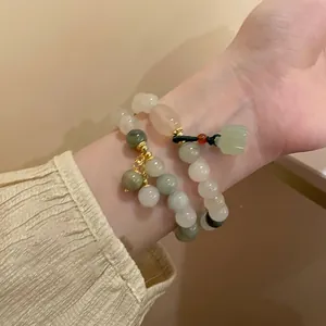 Handgefertigtes Armband im neuen chinesischen Stil mit hellgrünen jadeähnlichen Perlen