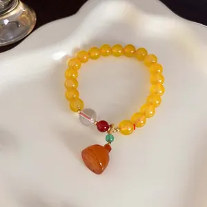 Elegantes gelbes Perlenarmband mit geschnitztem Lotussamenkapsel-Anhänger und Akzenten