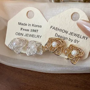 18K Gold Plated Hollow Flower Artificial Pearl Ear Clips For Women Non Pierced Rhinestone Niche Light Luxury Elegant Jewelry