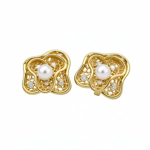 Elegant 18k gold plated flower clip-on earrings featuring a central pearl and zircon details.