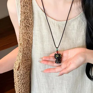 Collier pendentif chat noir artisanal avec cordon tressé réglable chaîne de pull minimaliste