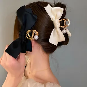Elegante Molletta per Capelli in Raso con Fiocco Grande Pinza a Farfalla in Seta con Ciondolo in Perla Artificiale Clip in Metallo per Accessori Capelli Donna