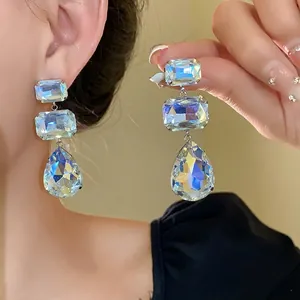 Eleganti orecchini a goccia di lusso a tre livelli con cristalli rettangolari e a goccia