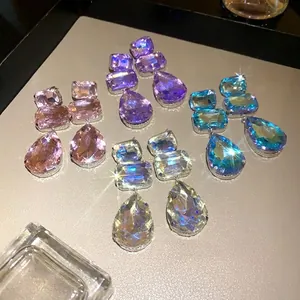 Eleganti orecchini in cristallo sfaccettato a goccia e quadrati multicolore