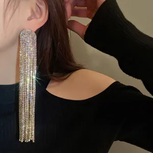 Elegante lange Quasten-Ohrringe mit vollem Strassbesatz für Damen, stilvoller Schmuck.