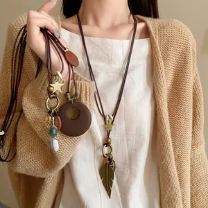 Ethno-Böhmische Feder Stern Anhänger Halskette Vintage Handgefertigt Lange Pulloverkette Kunstlederseil Damen Mode Schmuck