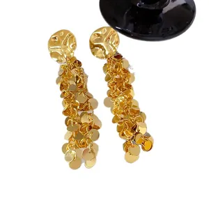 Boucles d'oreilles pendantes vintage dorées avec clous texturés et sequins