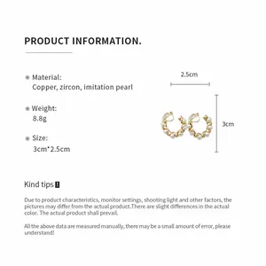 Détails des dimensions des boucles d'oreilles en C dorées avec perles et zircons