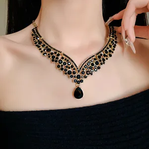 Vintage Gold-Halskette mit schwarzen Strasssteinen und auffälligem Tropfenanhänger