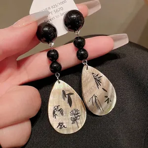 Vintage chinesische Tropfenohrringe mit schwarzen Perlen und Blumenmustern