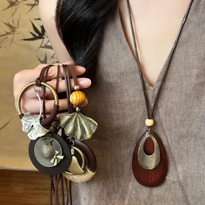 Collier Pendentif en Bois et Alliage Style Chinois Vintage pour Femmes Rétro Feuille de Ginkgo Oiseau Chaîne de Pull Longue