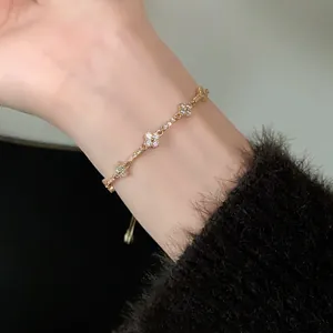 Elegant gold-plated adjustable bracelet with zircon flower motifs for women's jewelry