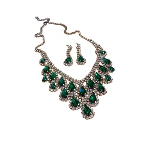 Elegante set di gioielli di lusso francese con collana e orecchini a goccia d'acqua verde