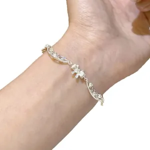 Bracelet élégant pour femme avec nœud en zircon et dentelle creuse au design raffiné argenté