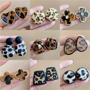 Pendientes Vintage con Estampado de Leopardo para Mujer Pendientes de Botón de Aleación Florales Geométricos de Corazón Cuadrados Chic con Poste de Plata Accesorios de Joyería de Invierno