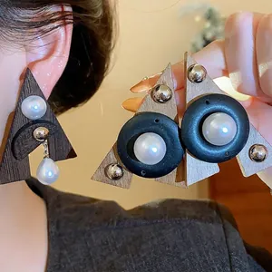 Orecchini a Bottone Etnici in Legno Triangolo con Perla Artificiale per Donna con Perno in Argento Sterling 925 Pendenti a Goccia Rotondi Gioielli