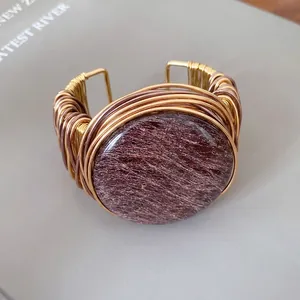 Brazalete abierto de resina redonda tejida vintage con envoltura de hilo metálico