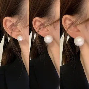 Pendientes de Botón Minimalistas con Bola de Textura de Malvavisco para Mujer Poste de Plata de Ley 925 Estilo Perla de Algodón Artificial
