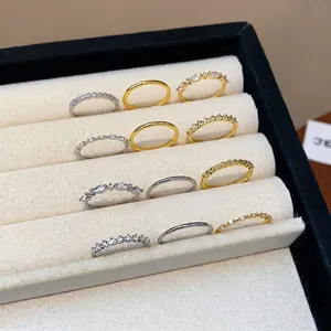 Set di Anelli in Zirconia Placcato Oro Vero di Lusso Leggero da Donna Geometrici Tondi Semplici Gioielli per Donna