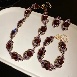 Parure de Bijoux Vintage en Alliage Géométrique Avec Collier Bracelet Boucles d'Oreilles Or Antique Rouge Violet Cristal Chaîne de Clavicule pour Femme