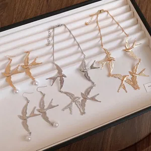 Vintage Ferro Rondine Ciondolo Collana E Orecchini Gioielli Per Donna Oro Argento Placcato Perla Artificiale Uccello Gioielli