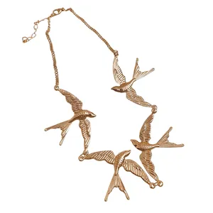 Collana con ciondolo a forma di rondine in oro vintage con uccelli eleganti donna