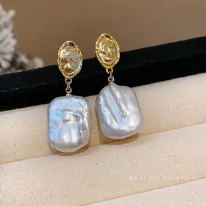 Orecchini vintage placcati oro 18k con perle barocche e raffinato rilievo