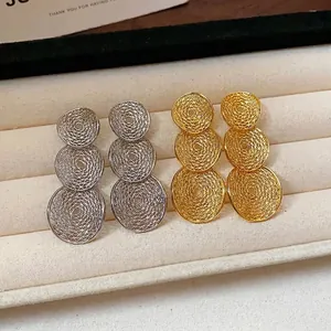 Elegante dreifache runde Tropfenohrringe mit Hohlmuster in Gold und Silber Finish